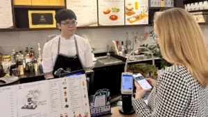Du khách Singapore có thể thanh toán QR tại Việt Nam